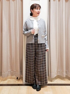 「couture brooch（クチュールブローチ）の【通勤・大人上品】ムースタッチジャカード 配色スカラカーディ（カーディガン/ボレロ、グレー系）」を使った、Ellyさん（レディース・156cm）の秋コーディネート