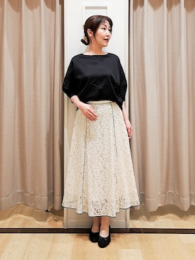 「couture brooch（クチュールブローチ）の【接触冷感・UVカット】エンブロドルマントップス（Tシャツ/カットソー、ブラック系）」を使った、Ellyさん（レディース・156cm）の春コーディネート