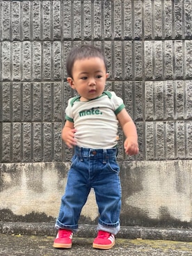 「Wrangler（ラングラー）のアイテム（デニムパンツ、ブルー系）」を使った、komakidsさん（キッズ・80cm）の春コーディネート