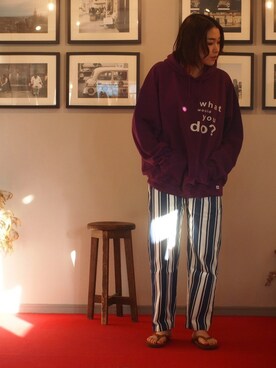 「THE DAY ON THE BEACH（ザデイオンザビーチ）のアイテム（パーカー、パープル系）」を使った、ももさん（レディース・166cm）の秋コーディネート