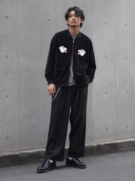 「THRIFTY LOOK（スリフティールック）のTHRIFTY LOOK / スリフティールック SUNDERSTORM SOUVENIR PADDED BLOUSON サンダーストーム スーベニア パッディド ブルゾン スカジャン リバーシブル 別珍 ベロア サテン 刺繍入り ポーラーベア クマ 熊 鷲 鷹 鳥 メンズ レディース 2026年 秋 秋服 冬 冬服（ブルゾン、ブラック系）」を使った、toshiyaさん（メンズ・173cm）の秋コーディネート