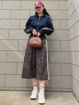 「adidas（アディダス）のスネークプリント デニム バミューダショーツ / ハーフパンツ / アディダスオリジナルス adidas Originals（デニムパンツ、ブラウン系）」を使った、IMさん（レディース・155cm）の夏コーディネート