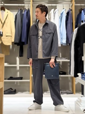 「alfredoBANNISTER（アルフレッドバニスター）の【SHOO IN SHOE】定番 究極のベーシック オールレザースニーカー（スニーカー、ホワイト系）」を使った、OMI3さん（メンズ・180cm）の春コーディネート