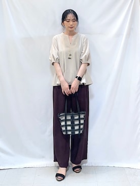 「SHOO・LA・RUE（シューラルー）の【洗濯後しわになりにくい/S-LL/インせず着られる】自然に体型カバー 麻調ペプラムブラウス（シャツ/ブラウス、ベージュ系）」を使った、Hiromiさん（レディース・164cm）の春コーディネート