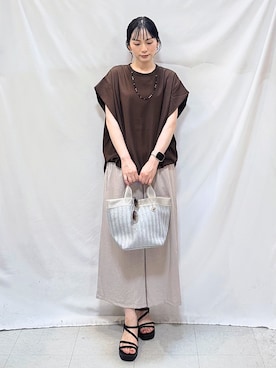 「SHOO・LA・RUE（シューラルー）の【洗濯機可/体型カバー】インせずこなれる ふんわり裾バルーントップス（Tシャツ/カットソー、ブラウン系）」を使った、Hiromiさん（レディース・164cm）の夏コーディネート