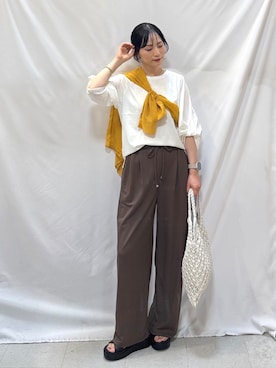 「SHOO・LA・RUE（シューラルー）の【洗濯機可】ダブルポケット 楊柳しぼしぼシアーシャツ（シャツ/ブラウス、イエロー系）」を使った、Hiromiさん（レディース・164cm）の夏コーディネート
