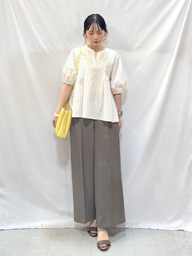 「SHOO・LA・RUE（シューラルー）の【洗濯後しわになりにくい/S-LL/インせず着られる】麻調5分袖ペプラムブラウス（シャツ/ブラウス、ベージュ系）」を使った、Hiromiさん（レディース・164cm）の夏コーディネート