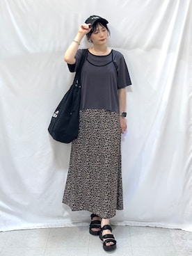 「SHOO・LA・RUE（シューラルー）のシーズンレスレオパードサテンスカート（スカート、ブラウン系）」を使った、Hiromiさん（レディース・164cm）の夏コーディネート