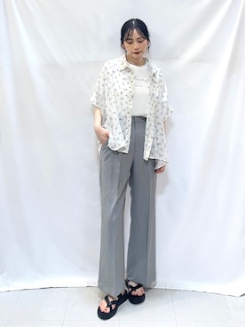 「SHOO・LA・RUE（シューラルー）の【セットアップ可／洗濯機可／S-LL】シンプルに美しく タックワイドパンツ（その他パンツ、グレー系）」を使った、Hiromiさん（レディース・164cm）の春コーディネート
