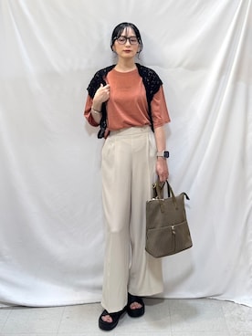 「SHOO・LA・RUE（シューラルー）の【体型カバー】インせず着られる 配色ステッチロゴTシャツ（Tシャツ/カットソー、レッド系）」を使った、Hiromiさん（レディース・164cm）の夏コーディネート