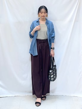 「SHOO・LA・RUE（シューラルー）の【UV/体型カバー/S-LL/綿100%】優しく透ける 柔らかシアーデニムシャツ（シャツ/ブラウス、ブルー系）」を使った、Hiromiさん（レディース・164cm）の春コーディネート