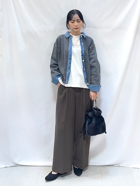 「SHOO・LA・RUE（シューラルー）の【S-LL/洗濯機可】デニム／チェック切替でこなれ見え 金ボタンニットカーディガン（カーディガン/ボレロ、グレー系）」を使った、Hiromiさん（レディース・164cm）の秋コーディネート