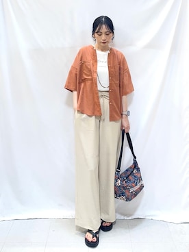「SHOO・LA・RUE（シューラルー）のラタプリントショルダーバッグ（ショルダーバッグ、オレンジ系）」を使った、Hiromiさん（レディース・164cm）の春コーディネート