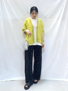 「SHOO・LA・RUE（シューラルー）の厚底クロスサンダル（サンダル、ブラック系）」を使った、Hiromiさん（レディース・164cm）の春コーディネート