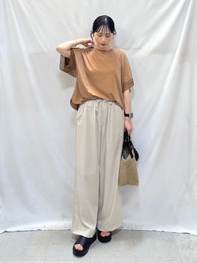 「SHOO・LA・RUE（シューラルー）の【S-LL/洗濯機可/セットアップ可】着丈選べる 軽凛(かろりん) ひんやりフラップイージーパンツ（その他パンツ、ベージュ系）」を使った、Hiromiさん（レディース・164cm）の夏コーディネート