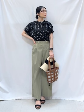 「SHOO・LA・RUE（シューラルー）の【洗濯機可／洗濯後しわになりにくい】ドット柄袖タックブラウス（シャツ/ブラウス、ブラック系）」を使った、Hiromiさん（レディース・164cm）の夏コーディネート