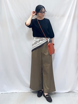 「SHOO・LA・RUE（シューラルー）の【ガンガン洗える/ひんやり/UV/毛玉になりにくい】二の腕見せない 5分袖ニット（ニット/セーター、ブラック系）」を使った、Hiromiさん（レディース・164cm）の夏コーディネート