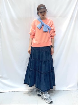 「アイテム（スウェット、オレンジ系）」を使った、Hiromiさん（レディース・164cm）の冬コーディネート
