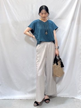 「SHOO・LA・RUE（シューラルー）の【ひんやり/前後2WAY/S-LL】楽に着られて好印象 やわらかトップス（Tシャツ/カットソー、ブルー系）」を使った、Hiromiさん（レディース・164cm）の夏コーディネート