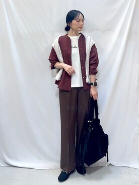 「SHOO・LA・RUE（シューラルー）の【洗濯後しわになりにくい/S-LL】キーネック金ボタンポケットシャツ（シャツ/ブラウス、レッド系）」を使った、Hiromiさん（レディース・164cm）の夏コーディネート