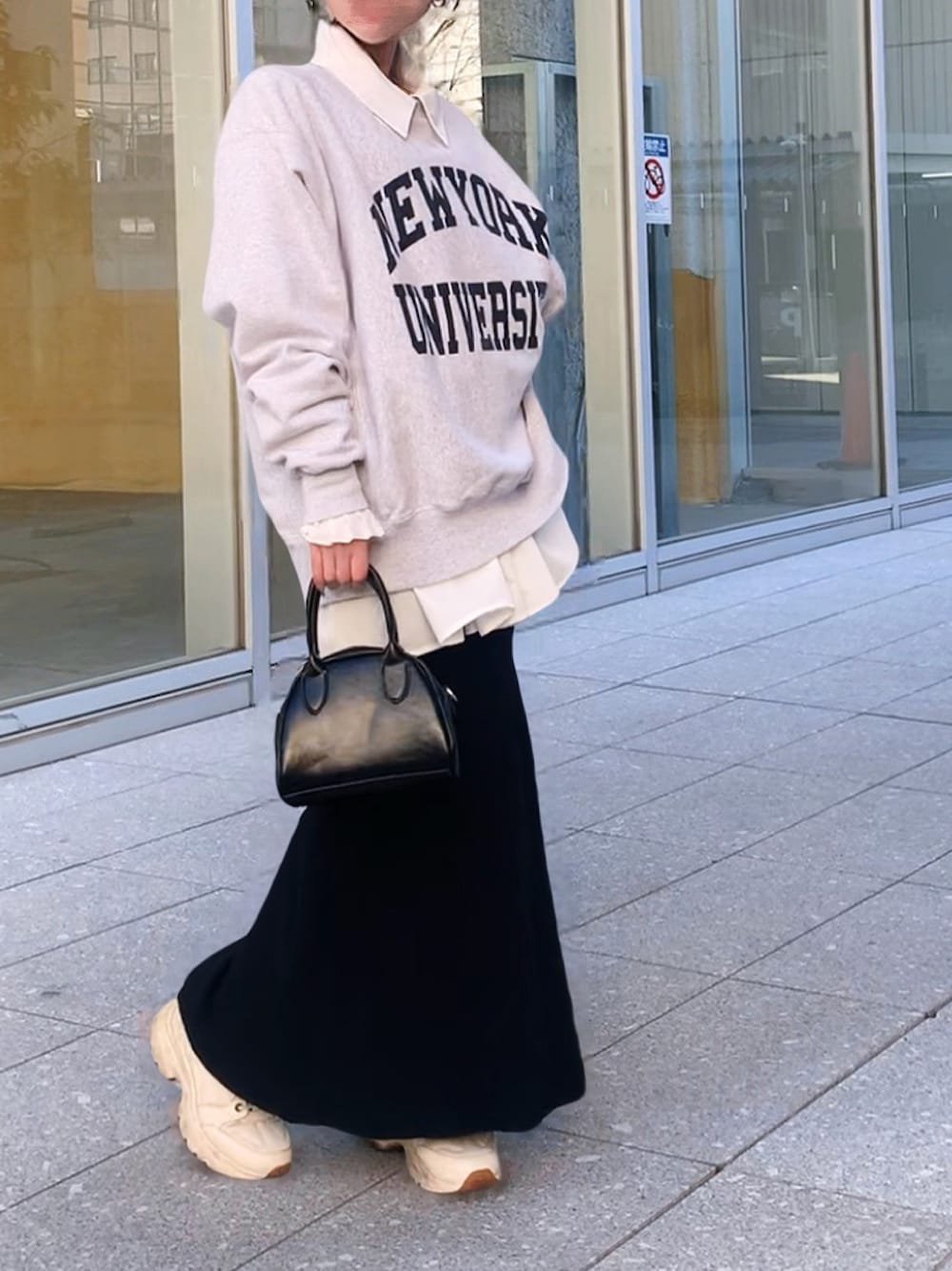 「レイヤードスタイル、休日スタイル、楽チンコーデ、春服、スカートコーデ、ラクチンコーデ、大人女子、キレイめカジュアル、春夏コーデ、ラフコーデ、身長150-152cm、身長147-149cm、イエベ春、低身長コーデ、低身長」｜「Futier landのリブロングナロースカート（スカート、ブラック系）」を使った、LUNAさん（骨格ナチュラル・レディース・150cm）の冬コーディネートの1枚目の写真
