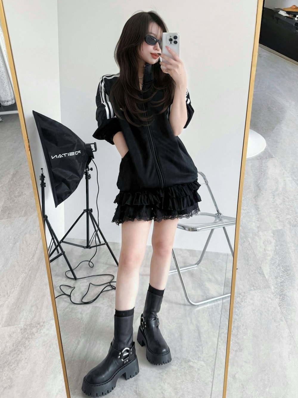 「春めき満開コーデ、春服コーデ、お花見コーデ、ワントーンコーデ、adidas、低身長女子、ブラック、プチプラコーデ、アディダスオリジナルス、トラックジャケット、骨格ナチュラル、骨格ナチュラル_PAGEBOY、低身長コーデ、低身長、身長147-149cm」｜「adidasのadidas/アディダス BB TRACKTOP/ベッケンバウアー トラックジャケット（ブルゾン、ブラック系）」を使った、LUNAさん（骨格ナチュラル・レディース・150cm）の春コーディネートの1枚目の写真