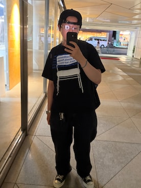 「WHO'S WHO gallery（フーズフーギャラリー）の【OFFICE SERVICES】 OFFICE CHAIR TEE（Tシャツ/カットソー、ブラック系）」を使った、kento さん（メンズ・165cm）の夏コーディネート