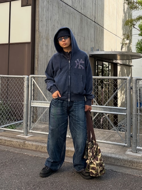 セール】【UNISEX】KOOKY'N KYケミカルラインストーンジップパーカー
