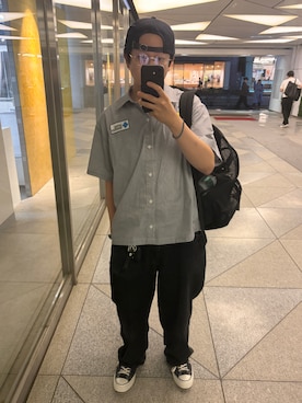「WHO'S WHO gallery（フーズフーギャラリー）の【OFFICE SERVICES】DESKWORK SHIRT（シャツ/ブラウス、グレー系）」を使った、kento さん（メンズ・165cm）の夏コーディネート