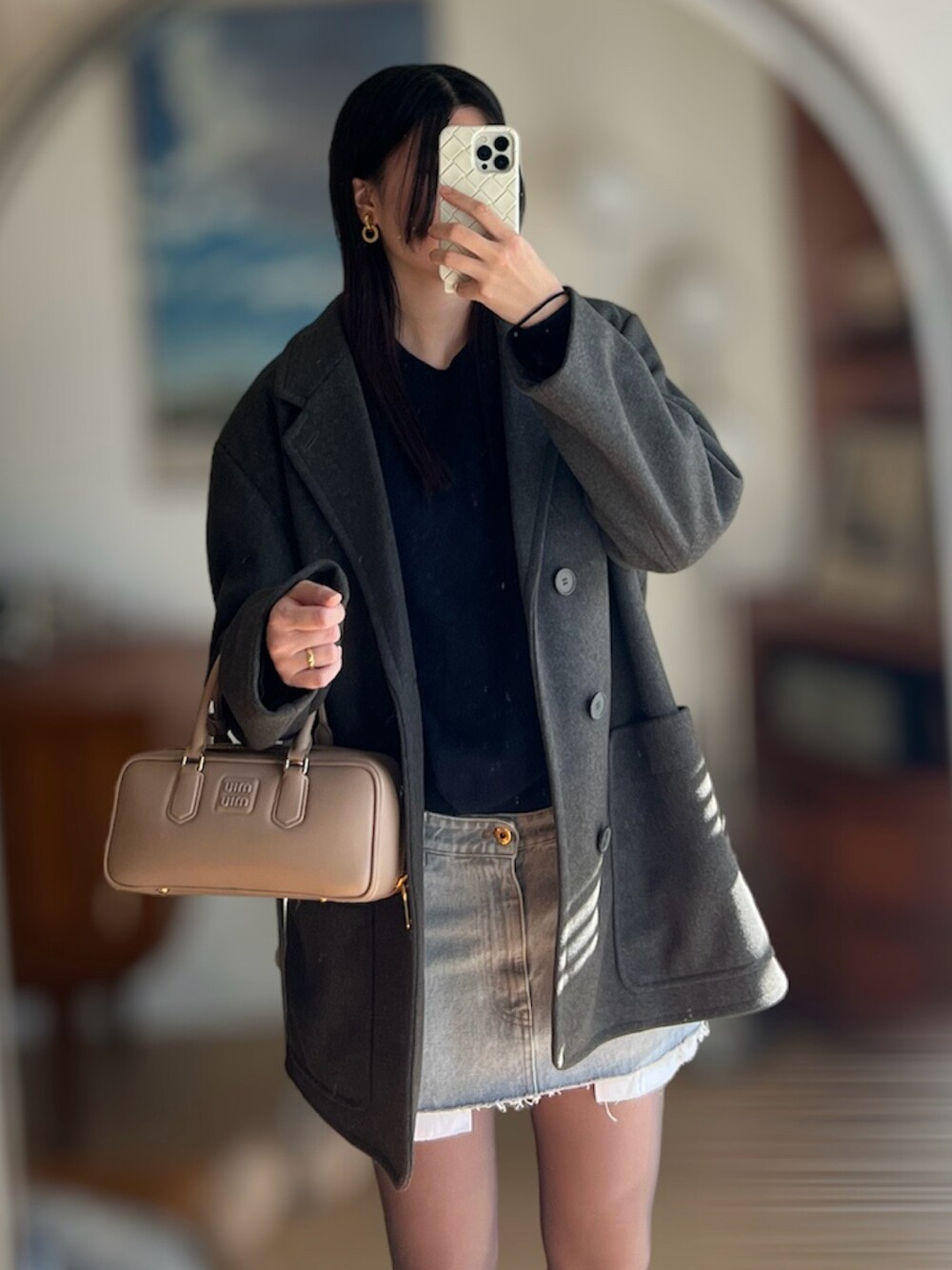 miu miuのデニムスカートを使った人気ファッションコーディネート