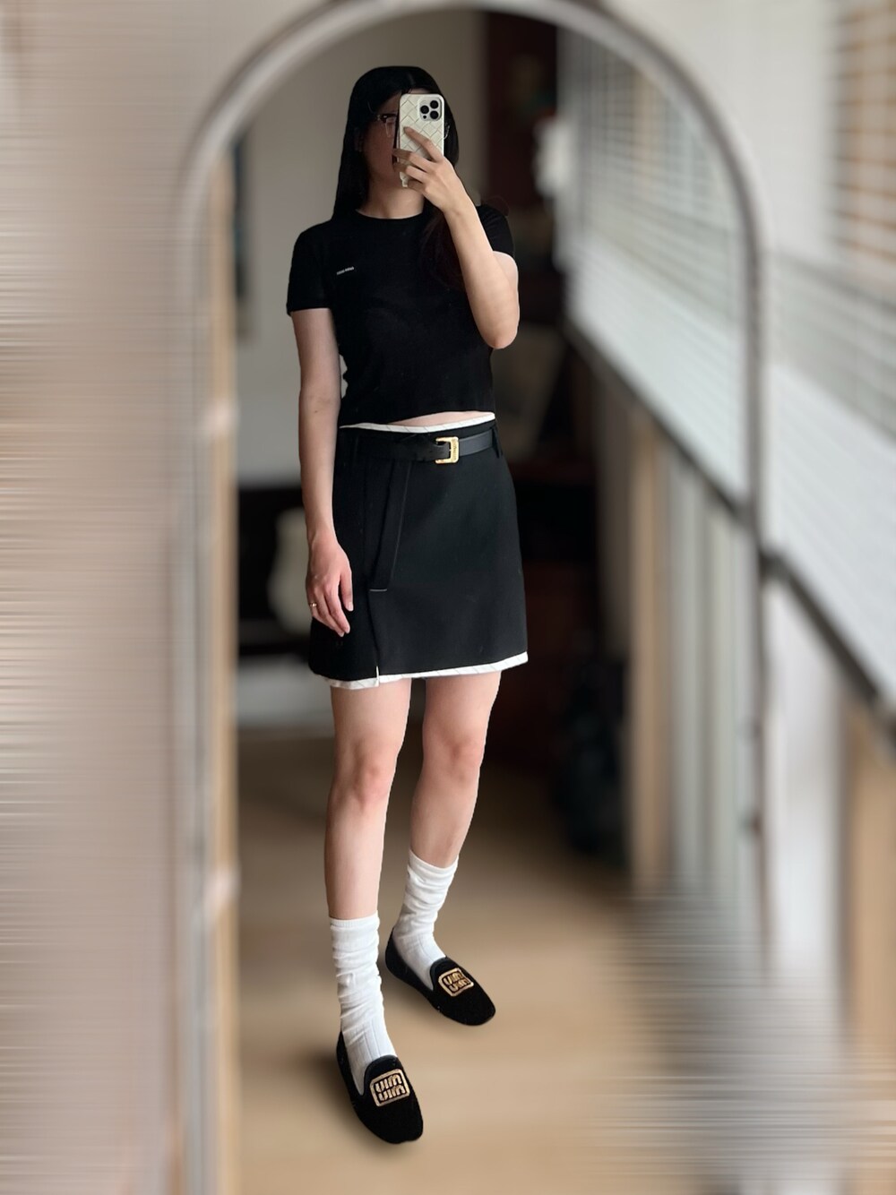 「休日スタイル、夏ファッション、オトナカジュアル、夏スタイル、モノトーンコーデ、黒、高身長、スカート、ミニスカート、レイヤードスタイル」｜「ZARAのアイテム（スカート、ブラック系）」を使った、120303rさん（レディース・168cm）の夏コーディネートの1枚目の写真