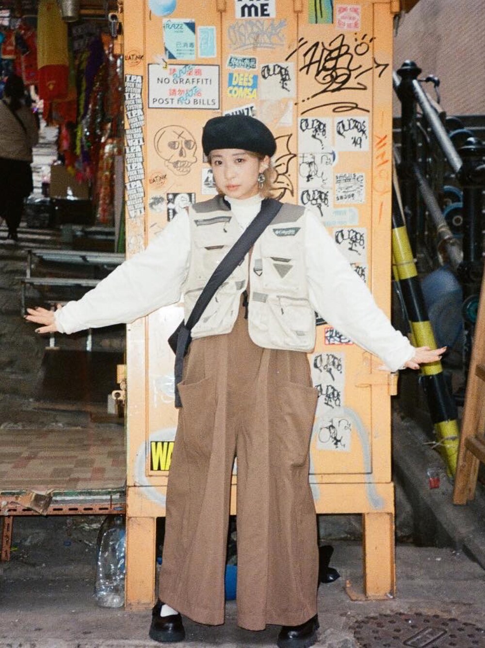 「ootd、夏、街頭穿搭、休閒、oversize、日系極簡、古着MIX」｜「Columbiaのアイテム（ジャケット/アウター、ベージュ系）」を使った、Cyariさん（レディース・156cm）の春コーディネートの1枚目の写真