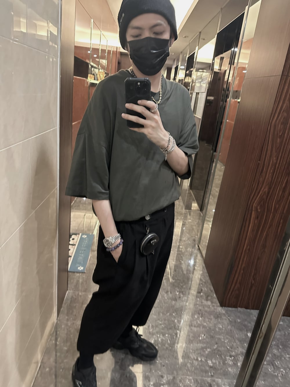 「休日スタイル、ESSENTIALS、streetstyle、ootd」｜「Supreme のアイテム（ニットキャップ/ビーニー、ブラック系）」を使った、lemonさん（メンズ・178cm）の夏コーディネートの1枚目の写真