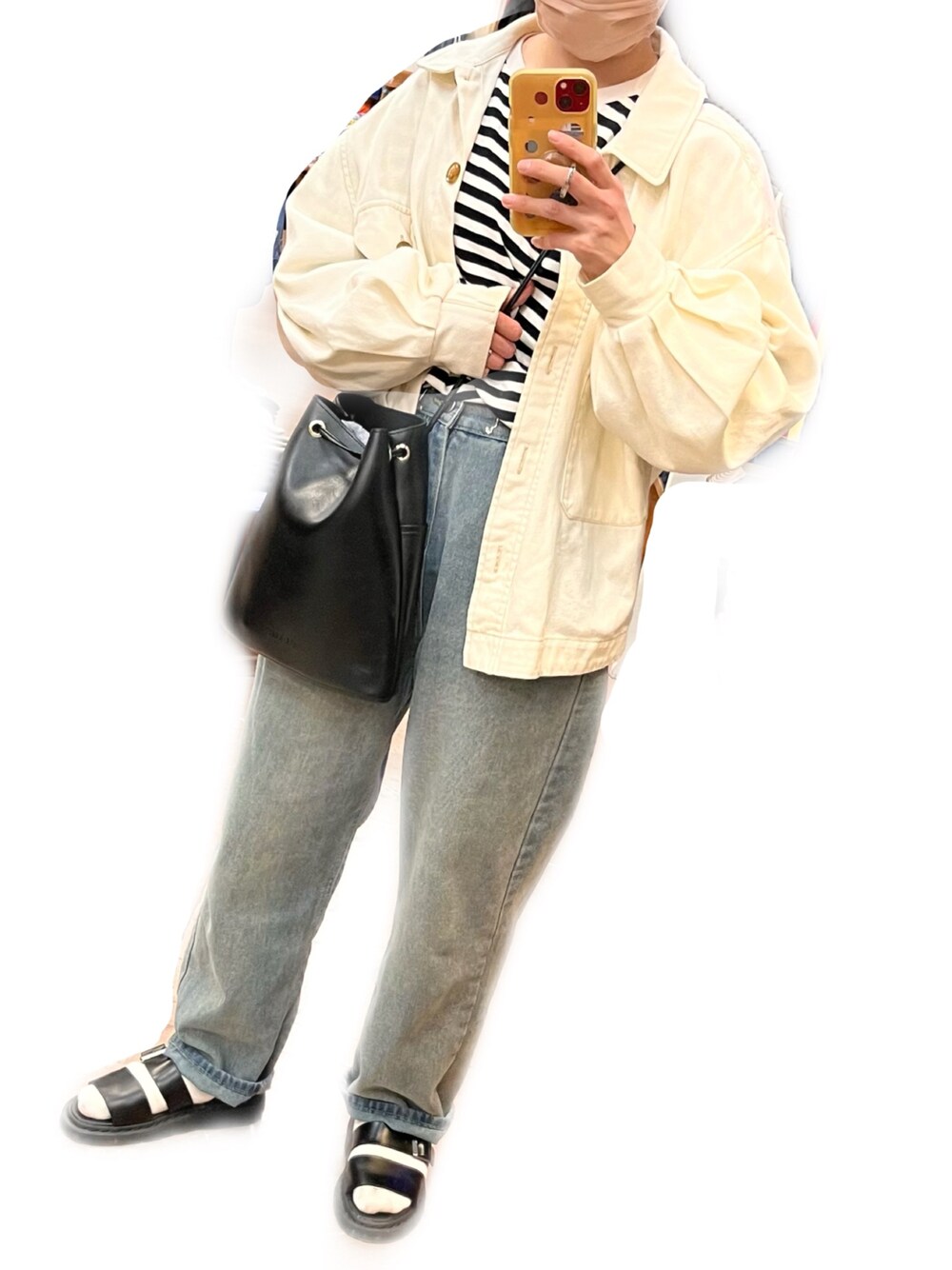 「カジュアル、プチプラ、デニムコーデ、カジュアルコーデ、プチプラコーデ、ボーダー、ボーダートップス、Dr.Martens、デニム、デニムパンツ、サンダル、サンダルに靴下、ブルゾン、白ソックス、白アウター」｜「tiptopの[新色登場]前ボタンボリューム袖ブルゾン（ブルゾン、ホワイト系）」を使った、😶さん（レディース・154cm）の春コーディネートの1枚目の写真