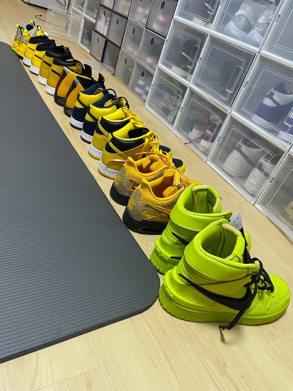 「スニーカー、NIKE、AMBUSH、PUMP FURY、aj1、dunk、off white、イエロー」｜「NIKEのアイテム（スニーカー、イエロー系）」を使った、アリマ サトシさん（メンズ・168cm）の夏コーディネートの1枚目の写真