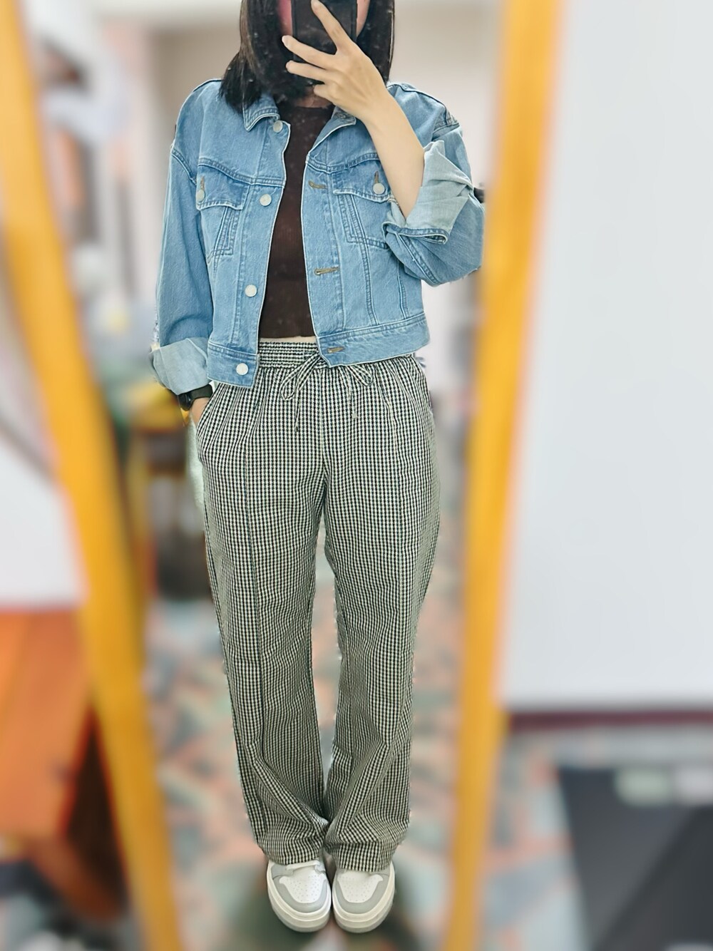 「格子褲、牛仔外套、GU、UNIQLO、NIKE」｜「GUの2022-10 $590 s（チノパンツ、グレー系）」を使った、c.s.y.さん（レディース・154cm）の夏コーディネートの1枚目の写真