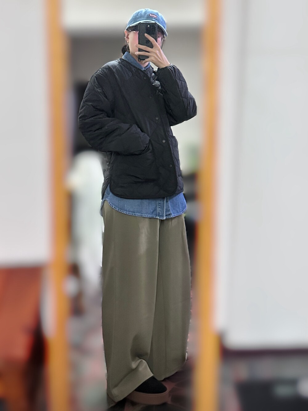 「小個子穿搭、寬鬆、UNIQLO、厚底鞋、帽子、Levi's、寬褲」｜「Levi'sの2023-10 $1490（キャップ、ブルー系）」を使った、c.s.y.さん（レディース・154cm）の冬コーディネートの1枚目の写真