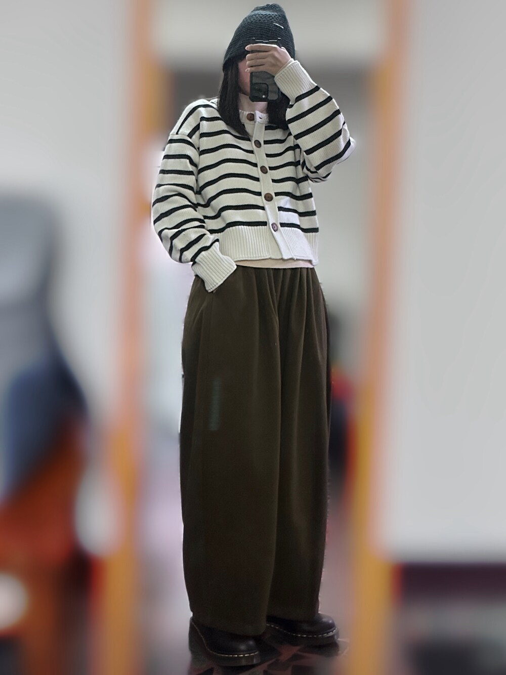 「秋冬コーデ、UNIQLO、條紋、毛衣、Dr.Martens、ootd、小個子」｜「GUの2024-01 s $390（アンサンブル、ホワイト系）」を使った、c.s.y.さん（レディース・154cm）の冬コーディネートの1枚目の写真
