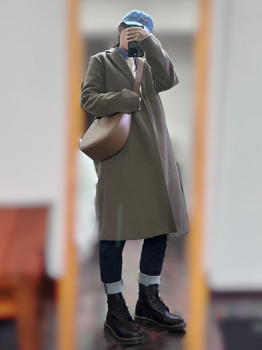 「UNIQLO、Dr.Martens、秋冬コーデ、冬天、老帽、ootd」｜「Levi'sの2023-10 $1490（キャップ、ブルー系）」を使った、c.s.y.さん（レディース・154cm）の冬コーディネートの1枚目の写真