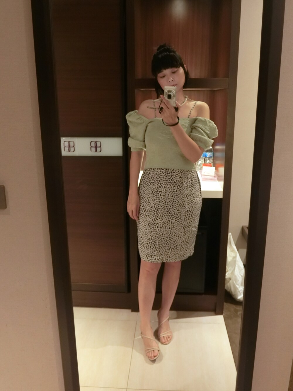「Rouje」｜「Roujeのアイテム（ワンピース、ブルー系）」を使った、yifan3388さん（レディース・170cm）の秋コーディネートの1枚目の写真