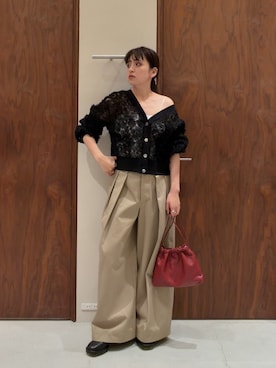 「GALLARDAGALANTE（ガリャルダガランテ）のスーパーワイドタックパンツ（その他パンツ、ベージュ系）」を使った、H I R O M Iさん（レディース・162cm）の秋コーディネート