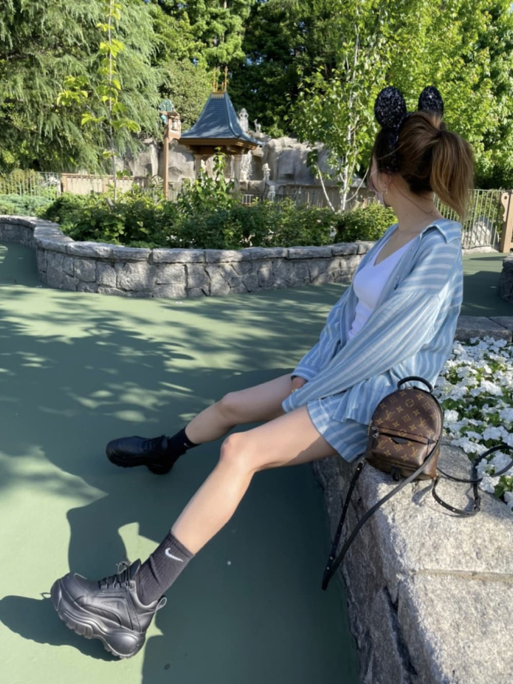 「休日スタイル、セットアップ、大人カジュアル、おしゃれさんと繋がりたい、ゆるコーデ、高身長女子、NIKE、Ungrid、LouisVuitton、summer、disney、ディズニー、高身長コーデ」｜「UngridのUngrid ルーズコードストライプシャツ（シャツ/ブラウス、ブルー系）」を使った、ayk♡さん（レディース・168cm）の夏コーディネートの1枚目の写真