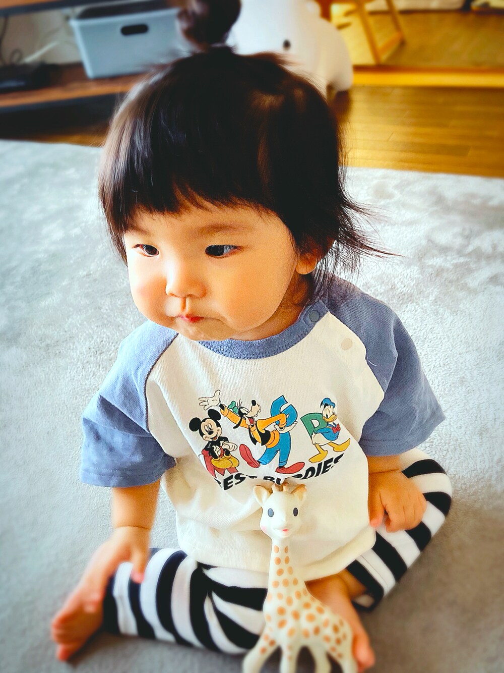 「プチプラ、おしゃれさんと繋がりたい、おだんごヘアー、西松屋、birthday」｜「Birthdayのアイテム（Tシャツ/カットソー、ブルー系）」を使った、にこさん（キッズ・80cm）の秋コーディネートの1枚目の写真
