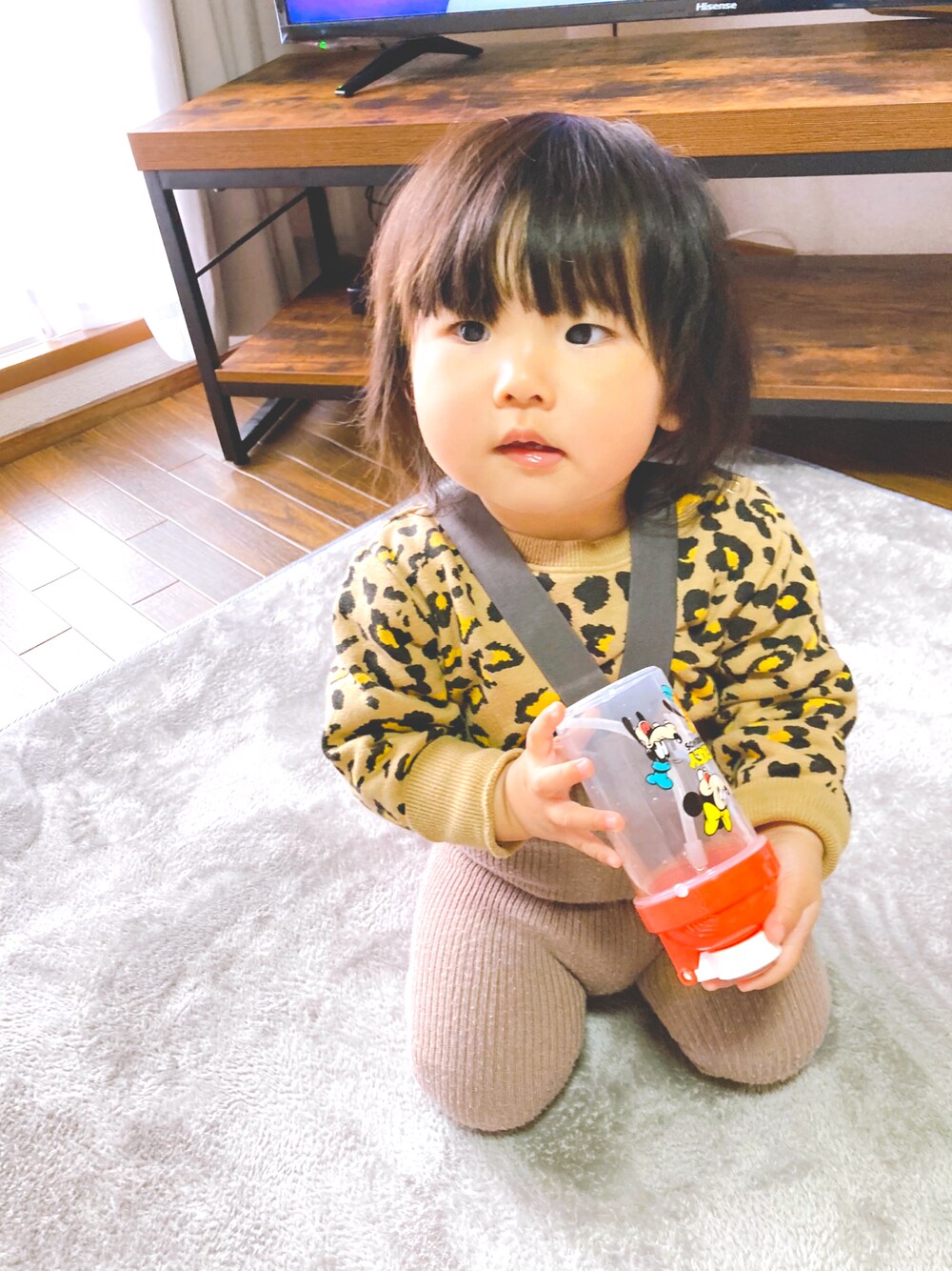 「カジュアルコーデ、ひょう柄、休日スタイル、プチプラコーデ」｜「H&Mのアイテム（スウェット、その他）」を使った、にこさん（キッズ・80cm）の冬コーディネートの1枚目の写真