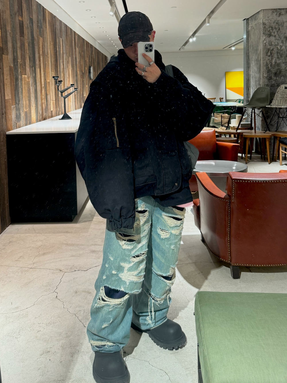 「BALENCIAGAのアイテム（帽子、その他）」を使った、CMPさん（メンズ・174cm）の冬コーディネートの1枚目の写真