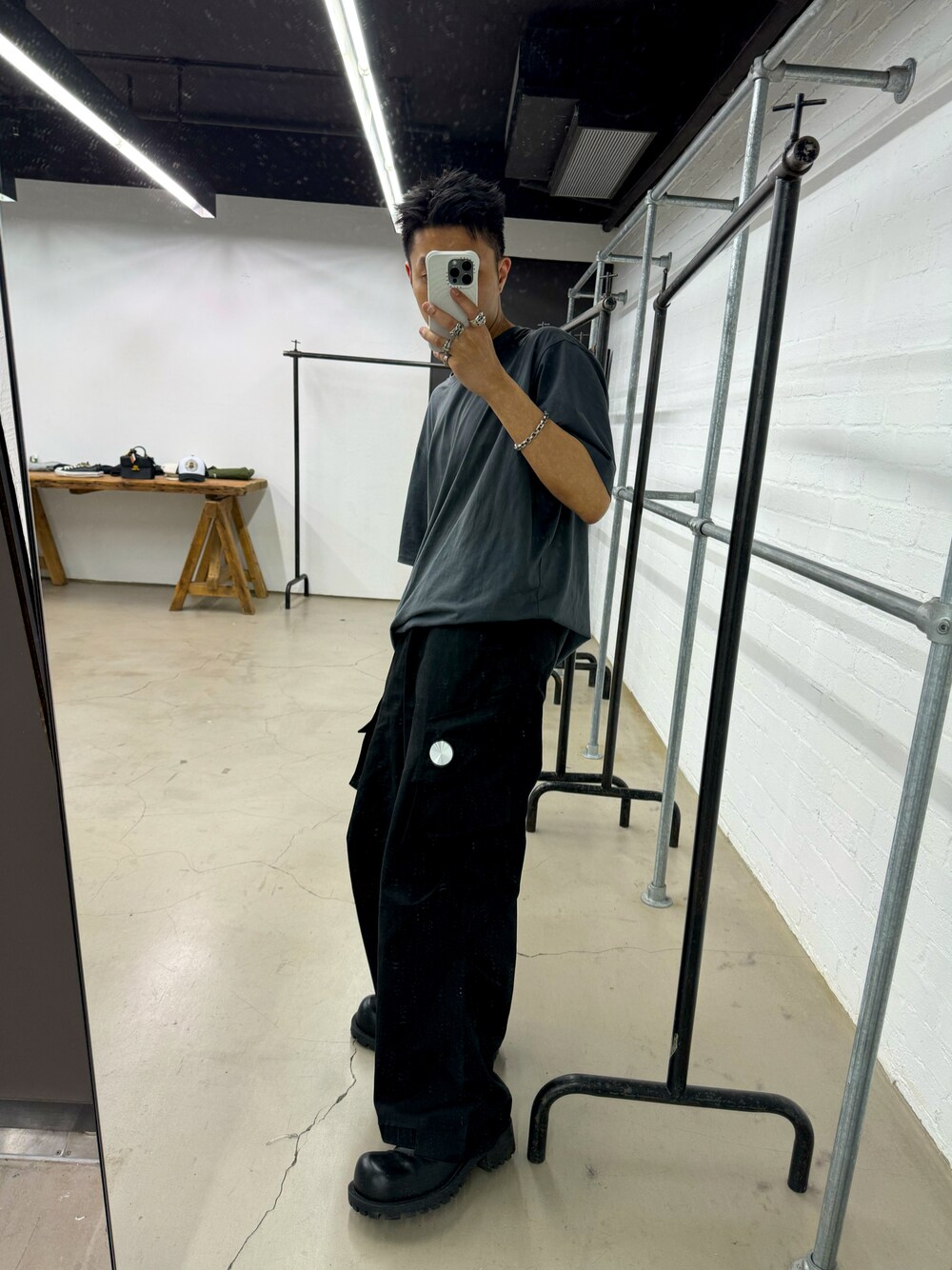 「CMMAWEARのアイテム（パンツ、ブラック系）」を使った、CMPさん（メンズ・174cm）の春コーディネートの1枚目の写真