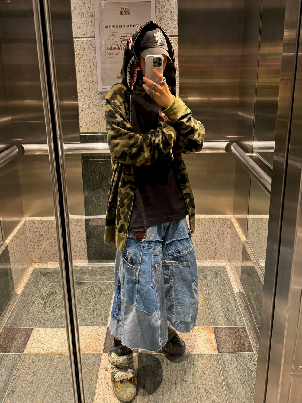 「CHROME HEARTSのアイテム（帽子、ブラック系）」を使った、CMPさん（メンズ・174cm）の春コーディネートの1枚目の写真