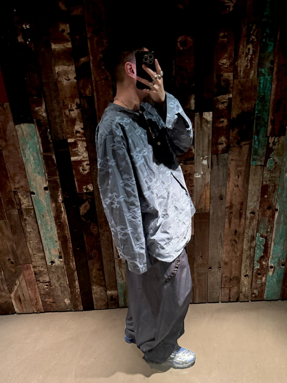 「hkboy、hk、kiko kostadinov、kikokostadinov×asics、asics novalis」｜「KIKO KOSTADINOVのアイテム（トップス、ブルー系）」を使った、CMPさん（メンズ・174cm）の春コーディネートの1枚目の写真