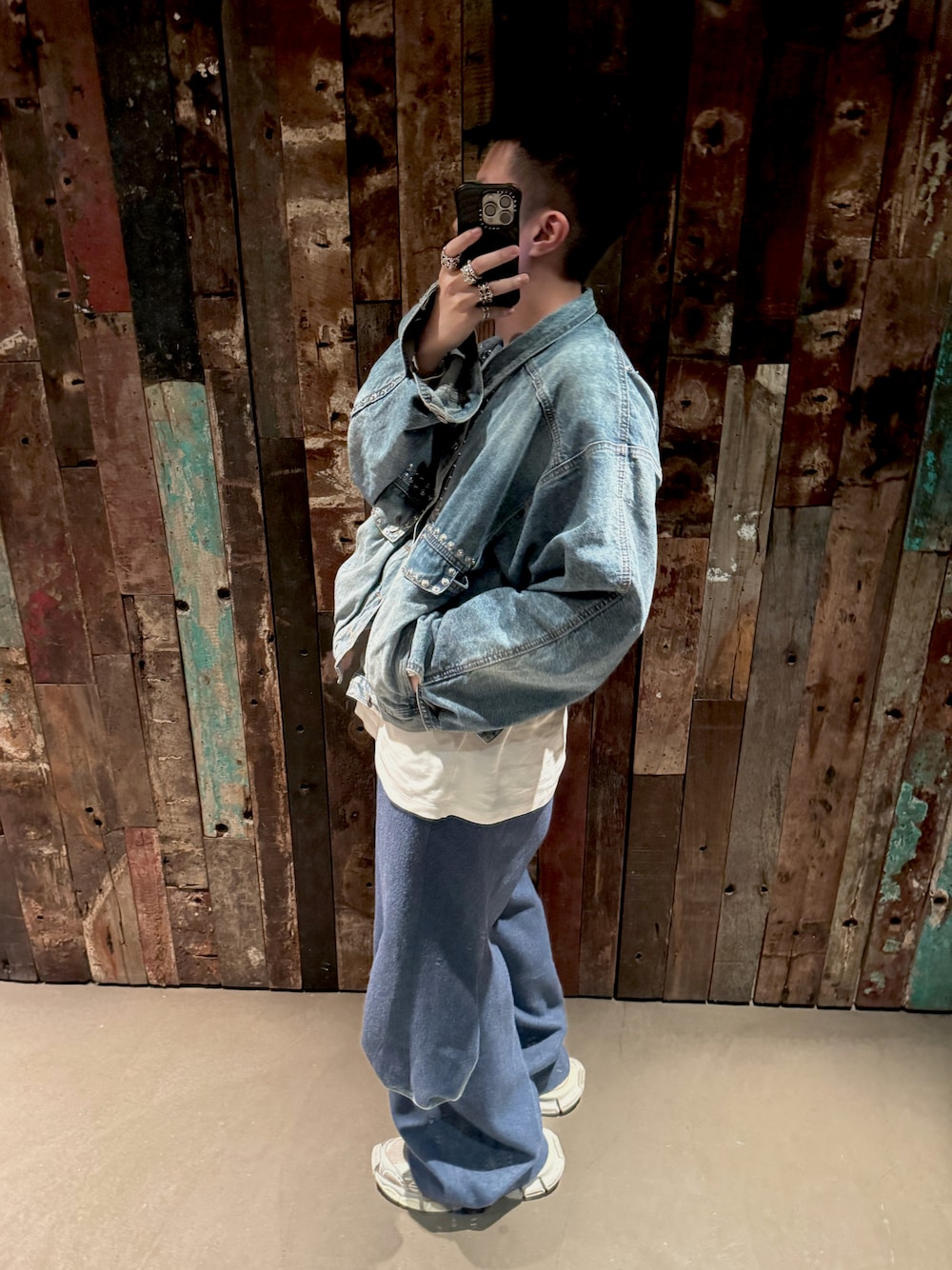 「hkboy、hk、martinerose、tanm、BALENCIAGA」｜「MARTINE ROSEのアイテム（デニムジャケット、ブルー系）」を使った、CMPさん（メンズ・174cm）の春コーディネートの1枚目の写真