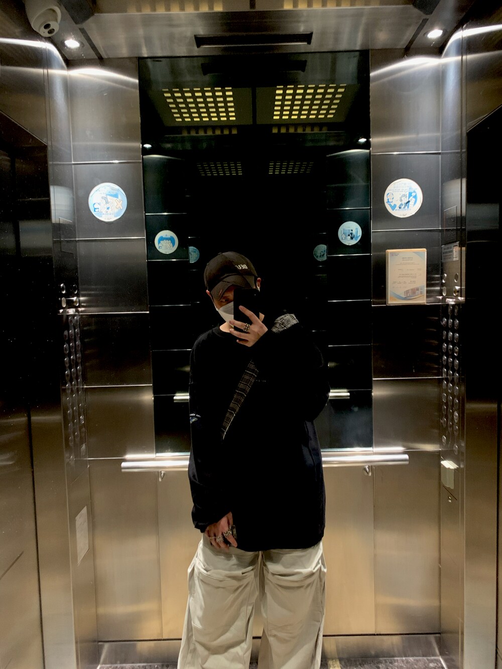 「Y/Projectのアイテム（パンツ、シルバー系）」を使った、CMPさん（メンズ・174cm）の春コーディネートの1枚目の写真